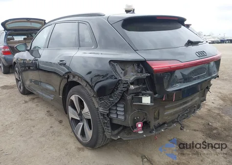 2022 Audi E-Tron Premium Plus Quattro z USA, uszkodzony, nr VIN WA1LAAGE8NB008693